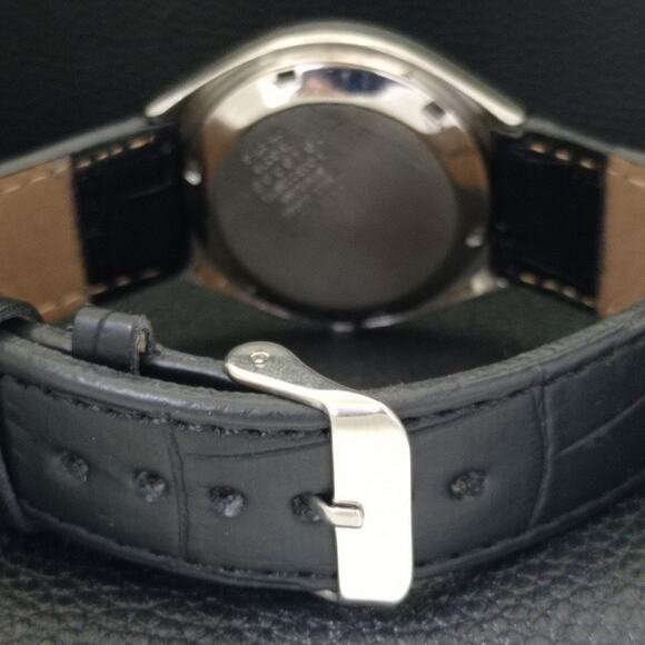 Vintage 1991 Citizen Automatic Mens Silver Watch W/daydate & Red accents - Picture 2 of 10